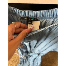 Cargar imagen en el visor de la galería, Haute Monde Off-Shoulder Wide-Leg Jumpsuit in Light Blue Denim
