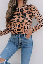 Cargar imagen en el visor de la galería, Brown Leopard Round Neck Long Sleeve Slim Top
