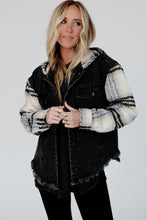 Cargar imagen en el visor de la galería, Black Plaid Sleeve Frayed Hem Hooded Denim Jacket
