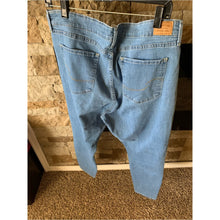 Cargar imagen en el visor de la galería, Levi Strauss Signature Mid Rise Skinny Light Wash Stretchy Jeans
