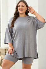 Cargar imagen en el visor de la galería, Light Grey Solid Color Loose Tunic Top and Slim Shorts Set
