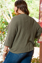 Cargar imagen en el visor de la galería, Jungle Green Plus Size V Neck Textured Knit Dolman Top
