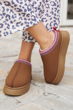 Cargar imagen en el visor de la galería, Chestnut Suede Contrast Print Plush Lined Snow Boots
