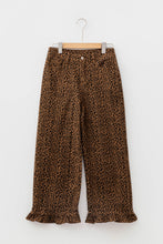 Cargar imagen en el visor de la galería, Brown Leopard Print Ruffled Hem Shift Jeans
