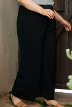 Cargar imagen en el visor de la galería, Black Shirred High Waist Plus Size Wide Leg Pants
