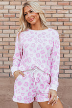 Cargar imagen en el visor de la galería, Pink Leopard Animal Print Pullover and Shorts Loungewear
