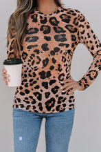 Cargar imagen en el visor de la galería, Brown Leopard Round Neck Long Sleeve Slim Top
