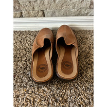 Load image into Gallery viewer, Nurture Women’s 100% Genuine Leather Slide Mules Clogs in Tan
