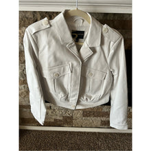 Cargar imagen en el visor de la galería, Serena Williams Cropped White Utility Jacket with Pocket Flaps - Women's
