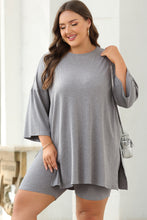 Cargar imagen en el visor de la galería, Light Grey Solid Color Loose Tunic Top and Slim Shorts Set
