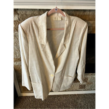 Cargar imagen en el visor de la galería, Vintage Classic Cream Linen-Blend Women's Blazer - Timeless Tailored Jacket
