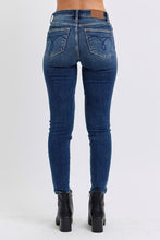 Cargar imagen en el visor de la galería, Judy Blue Full Size Mid-Rise Waist Skinny Jeans with Pockets
