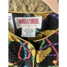Cargar imagen en el visor de la galería, Maggie London 100% Silk Black Tassel Print Puff Sleeve Top with Good Buttons

