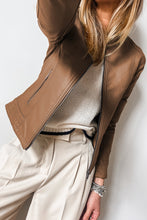 Cargar imagen en el visor de la galería, Chestnut Solid Faux Leather Zipper Slim Fit Jacket
