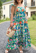 Cargar imagen en el visor de la galería, Green Plus Size Floral Smocked Back Tiered Maxi Dress
