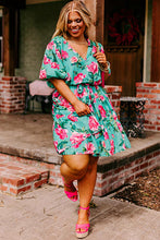 Cargar imagen en el visor de la galería, Green Floral Bubble Sleeve Surplice Ruffled Plus Size Dress
