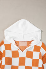 Cargar imagen en el visor de la galería, Gold Flame Checkered Split Neck Contrast Kangaroo Pocket Hooded Sweater
