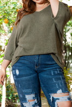 Cargar imagen en el visor de la galería, Jungle Green Plus Size V Neck Textured Knit Dolman Top
