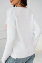 Cargar imagen en el visor de la galería, White Pearl Beaded Heart Pattern Fuzzy V Neck Sweater
