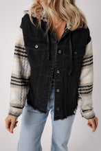 Cargar imagen en el visor de la galería, Black Plaid Sleeve Frayed Hem Hooded Denim Jacket
