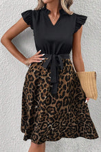 Cargar imagen en el visor de la galería, Black Flutter Sleeve Bodice Splicing Leopard Print Dress
