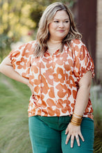 Cargar imagen en el visor de la galería, Orange Plus Size Floral Print Drawstring V Neck Short Sleeve Blouse
