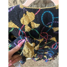 Cargar imagen en el visor de la galería, Maggie London 100% Silk Black Tassel Print Puff Sleeve Top with Good Buttons

