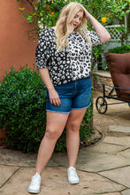 Cargar imagen en el visor de la galería, Black Plus Size Contrast Leopard Half Sleeve Blouse
