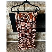 Cargar imagen en el visor de la galería, Vintage 70s Boho Wide-Leg Maxi Skirt — Brown &amp; Cream Geometric Print with Belt
