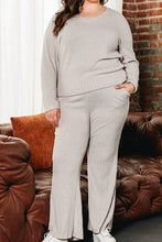 Cargar imagen en el visor de la galería, Nude Curvy Girl Ribbed V Neck Pullover and Pants Set
