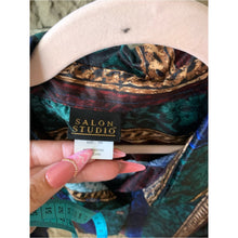 Cargar imagen en el visor de la galería, Salon Studio 90s Vintage Old Money Button Down Top
