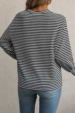 Cargar imagen en el visor de la galería, Black Stripe Round Neck Drop Shoulder Long Sleeve Top
