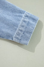 Cargar imagen en el visor de la galería, Beau Blue Ruffle Raw Hem Flap Pockets Denim Jacket
