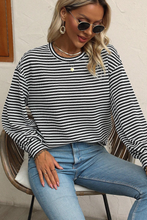 Cargar imagen en el visor de la galería, Black Stripe Round Neck Drop Shoulder Long Sleeve Top
