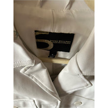 Cargar imagen en el visor de la galería, Serena Williams Cropped White Utility Jacket with Pocket Flaps - Women's
