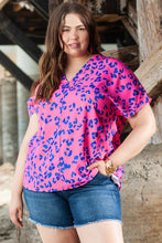 Load image into Gallery viewer, Rose Contrast Leopard Print Plus Size V Neck Blouse
