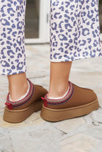 Cargar imagen en el visor de la galería, Chestnut Suede Contrast Print Plush Lined Snow Boots
