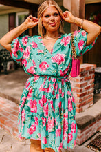 Cargar imagen en el visor de la galería, Green Floral Bubble Sleeve Surplice Ruffled Plus Size Dress
