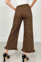 Cargar imagen en el visor de la galería, Brown Leopard Print Ruffled Hem Shift Jeans
