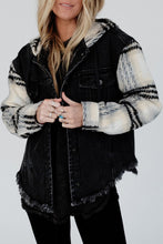 Cargar imagen en el visor de la galería, Black Plaid Sleeve Frayed Hem Hooded Denim Jacket
