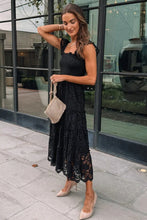 Cargar imagen en el visor de la galería, Black Lace Smocked Bodice Sleeveless Midi Dress
