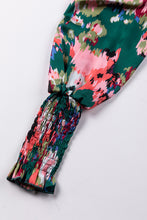 Cargar imagen en el visor de la galería, Green Abstract Print Smocked Cuffs Frilled Neck Blouse
