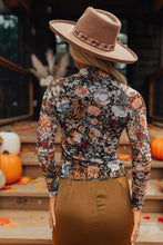 Cargar imagen en el visor de la galería, Brown Floral Long Sleeve High Neck Sheath Mesh Blouse
