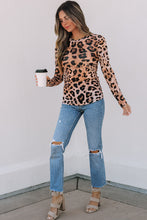 Cargar imagen en el visor de la galería, Brown Leopard Round Neck Long Sleeve Slim Top
