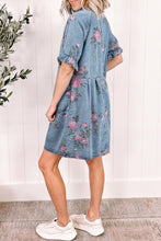 Cargar imagen en el visor de la galería, Sky Blue Floral Print Denim Short Sleeve Button Down Dress
