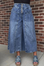 Cargar imagen en el visor de la galería, Dusk Blue High Rise Buttons Pleated Cropped Wide Leg Denim Pants
