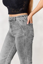 Cargar imagen en el visor de la galería, Kancan High Waist Slim Flare Jeans
