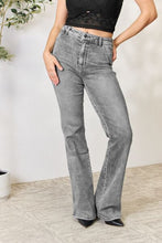 Cargar imagen en el visor de la galería, Kancan High Waist Slim Flare Jeans
