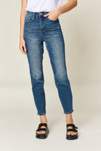 Cargar imagen en el visor de la galería, Judy Blue Full Size Tummy Control High Waist Slim Jeans
