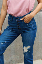 Cargar imagen en el visor de la galería, Judy Blue Melanie Full Size High Waisted Distressed Boyfriend Jeans
